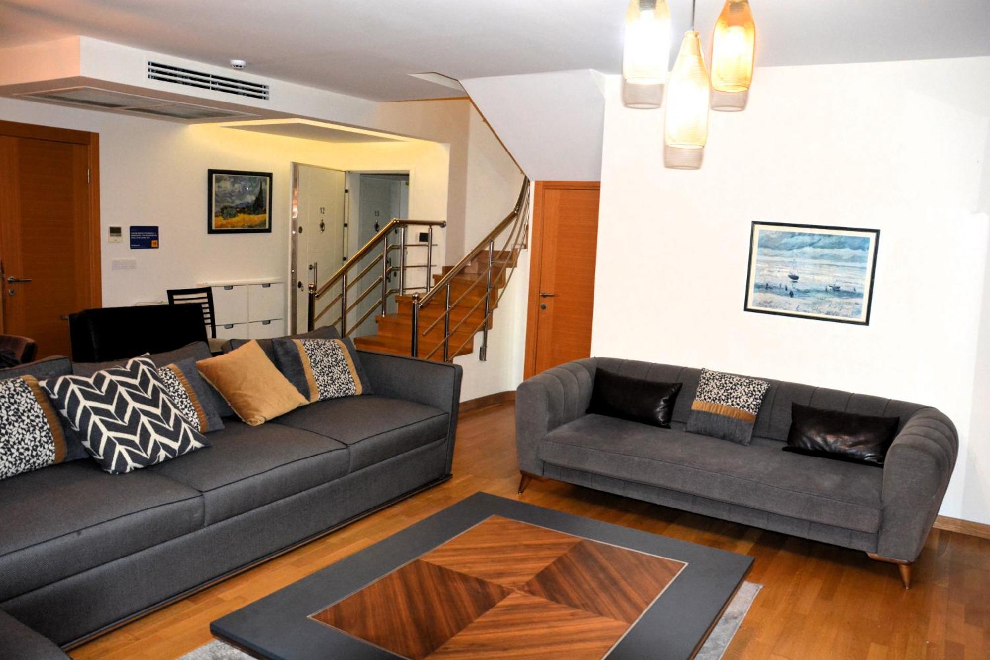 Taksim Perfect Residence, 3 Bedrooms, 140 M2, Pool Gym Sauna Access Istanboel