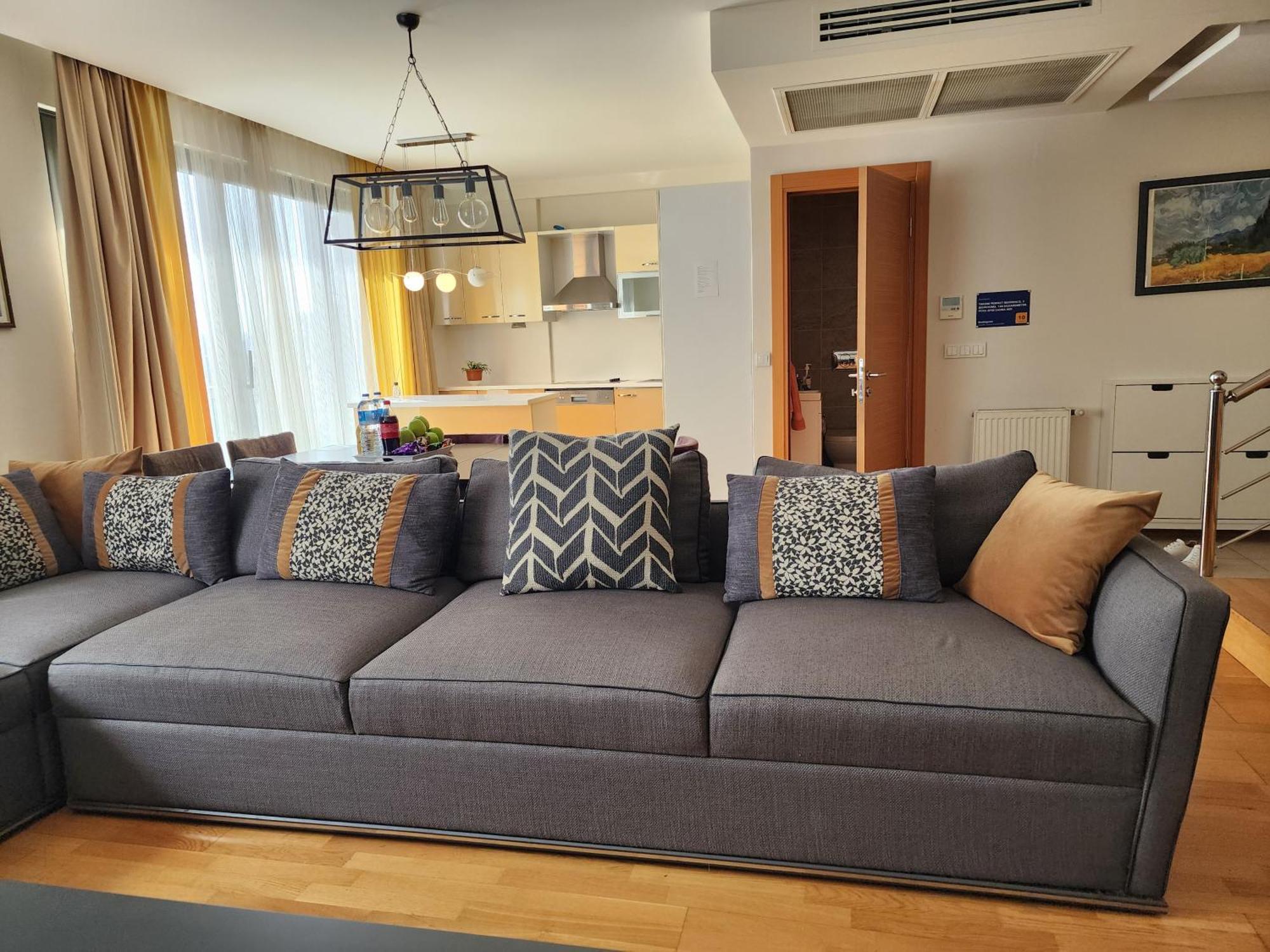 Taksim Perfect Residence, 3 Bedrooms, 140 M2, Pool Gym Sauna Access * Istanboel