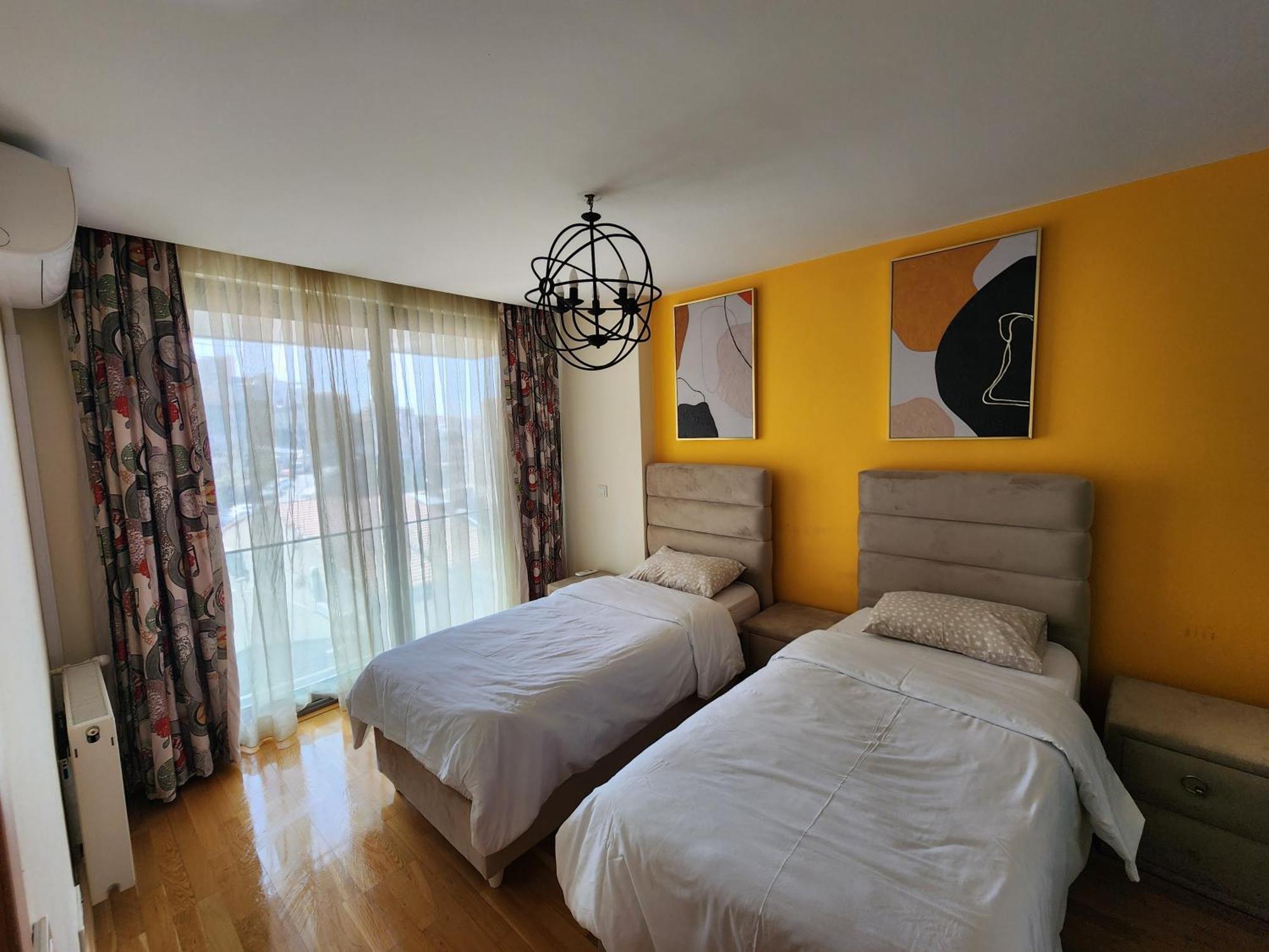 Taksim Perfect Residence, 3 Bedrooms, 140 M2, Pool Gym Sauna Access Istanboel