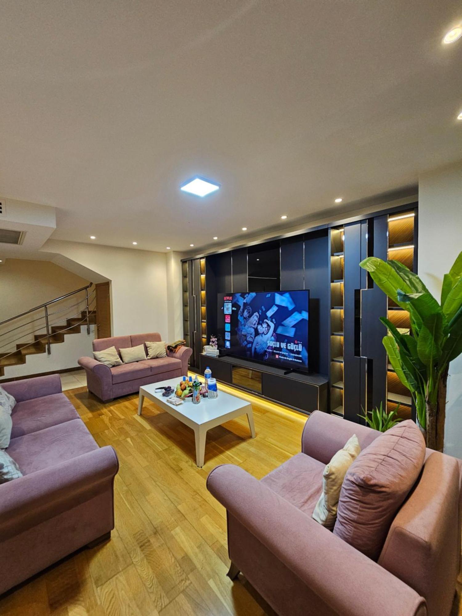 Taksim Perfect Residence, 3 Bedrooms, 140 M2, Pool Gym Sauna Access * Istanboel