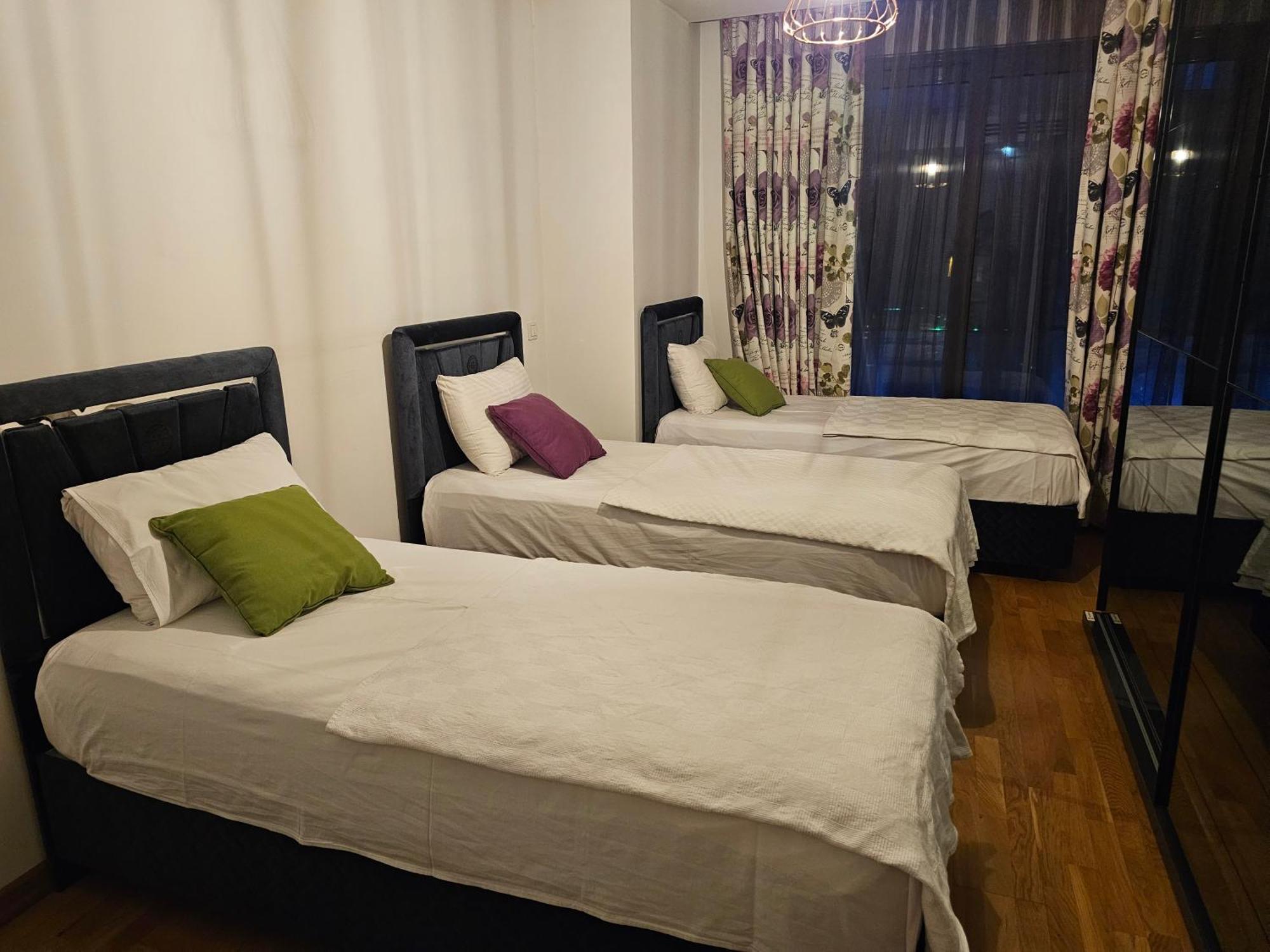 Taksim Perfect Residence, 3 Bedrooms, 140 M2, Pool Gym Sauna Access Istanboel