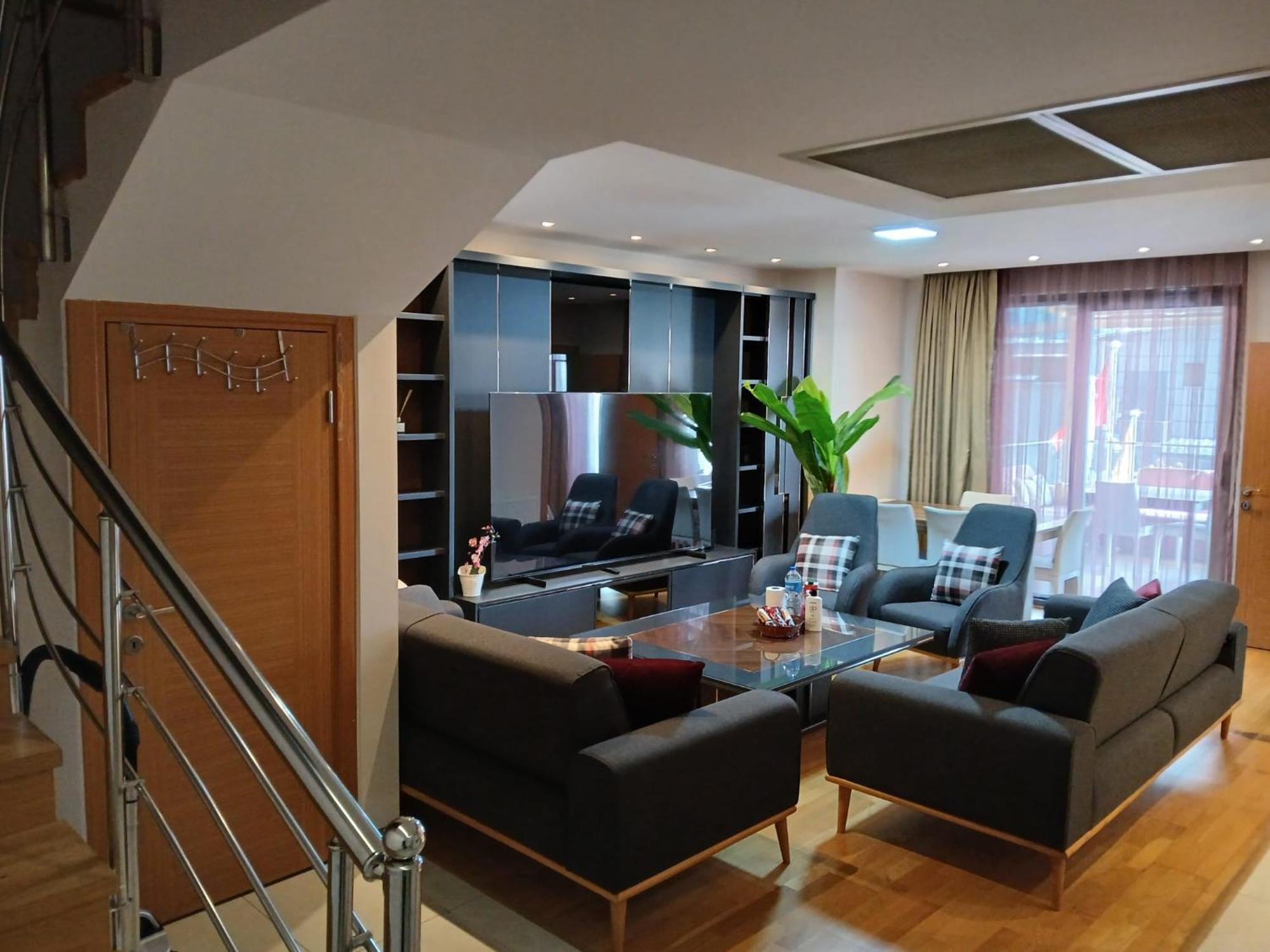 Apartment Taksim Perfect Residence, 3 Bedrooms, 140 M2, Pool Gym Sauna Access Istanbul